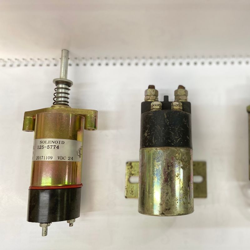 C.A.T 掘削機の炎オフスイッチ 125-5774 燃料オフソレノイド